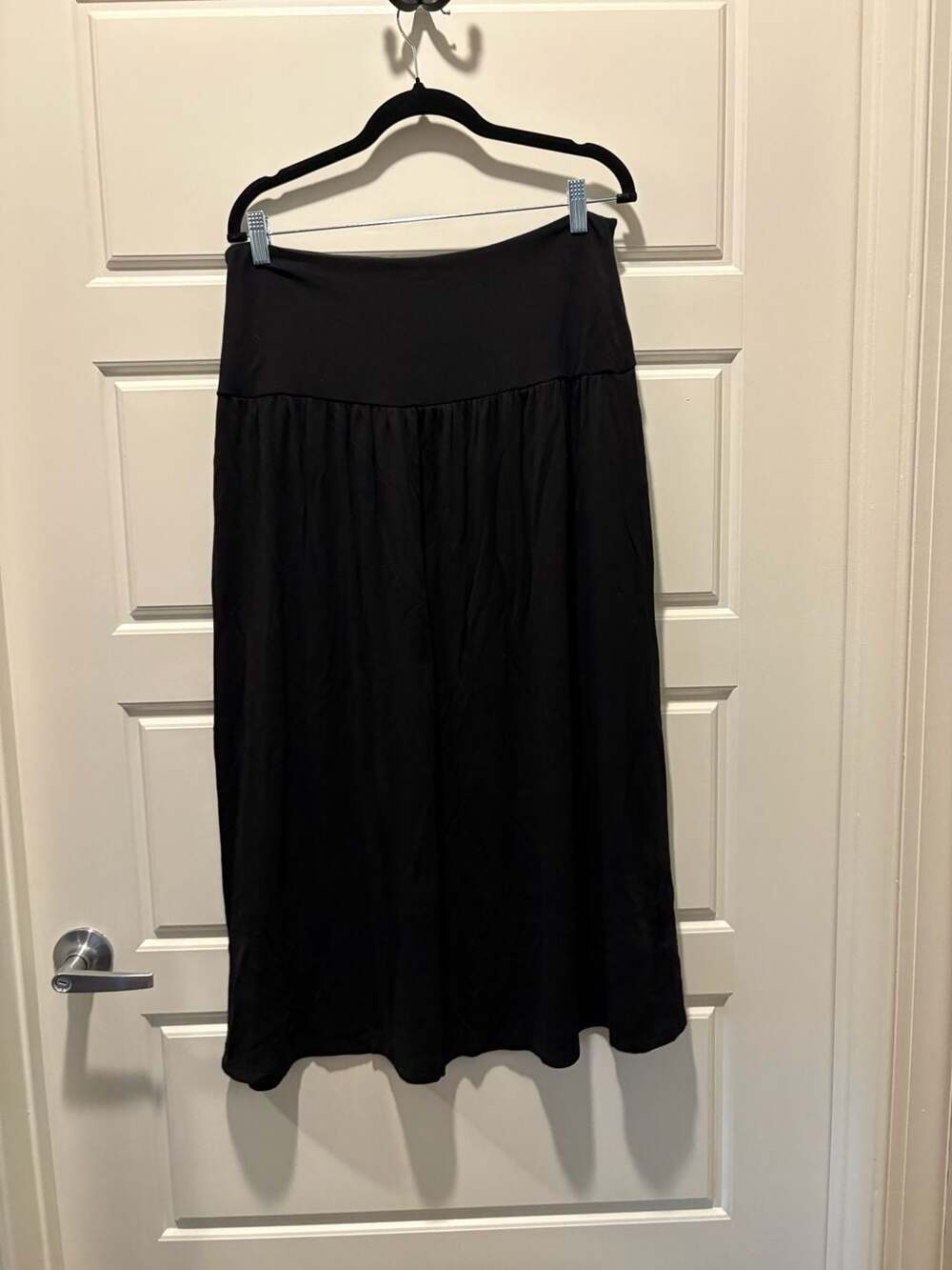 Walter Baker Midi Skirt Size M Black Rayon Spandex